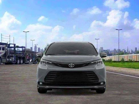 New 2026 Toyota Sienna XLE Woodland Edition AWD/4WD image 39