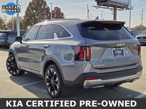 Certified 2025 Kia Sorento EX image 4
