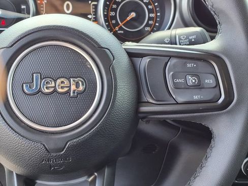 Used 2023 Jeep Gladiator Sport AWD/4WD image 6