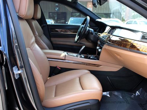 Used 2015 BMW 750Li xDrive image 16