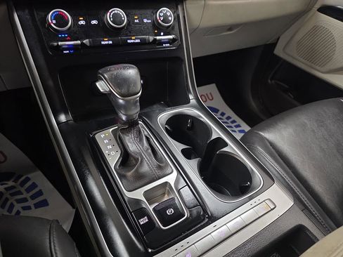 Used 2022 Kia Carnival LX image 53