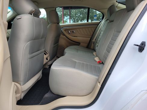 Used 2016 Ford Taurus SE image 5