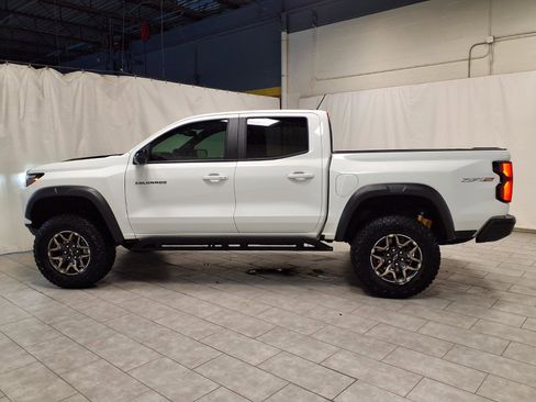 Used 2025 Chevrolet Colorado ZR2 w/ Technology Package AWD/4WD image 6