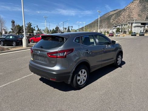 Used 2020 Nissan Rogue Sport S image 3