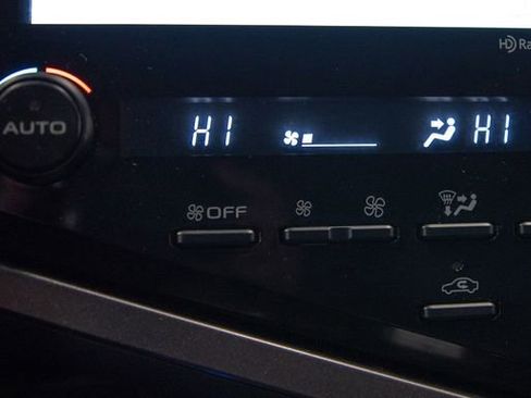 Used 2020 Toyota Camry XLE image 13