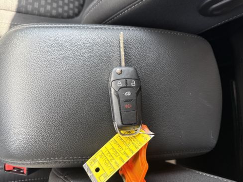 Used 2021 Ford Transit Connect XLT FWD image 21