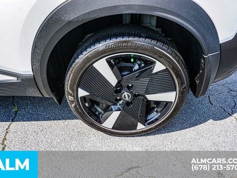 Used 2025 Nissan Kicks SR FWD image 18