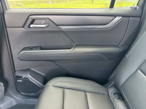 New 2025 GMC Acadia Elevation w/ Elevation Premium Package image 16