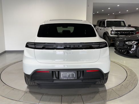 Used 2024 Porsche Macan 4 Electric AWD/4WD image 19