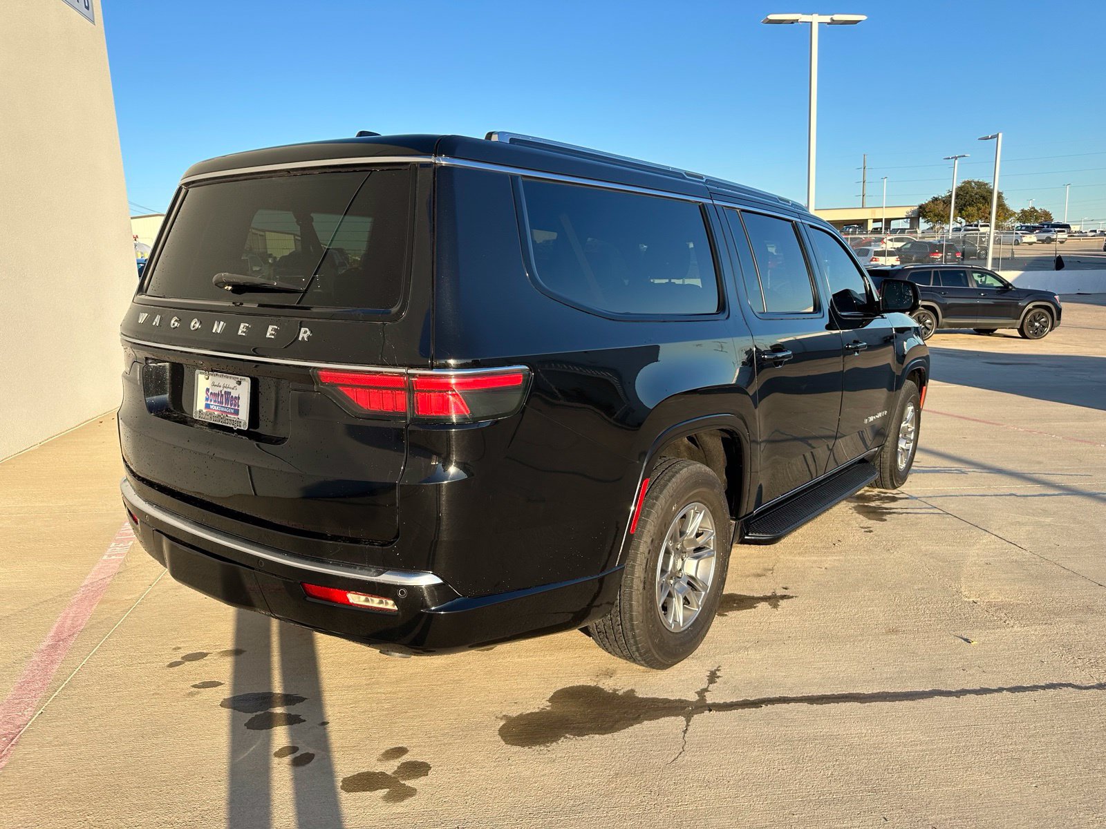Used 2024 Jeep Wagoneer L 4WD w/ Rear Seat Video Group 1 image 7