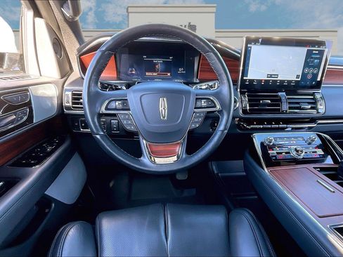 Used 2024 Lincoln Navigator Reserve w/ Equipment Group 201A image 5