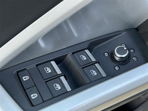 Used 2024 Audi Q3 2.0T Premium image 22