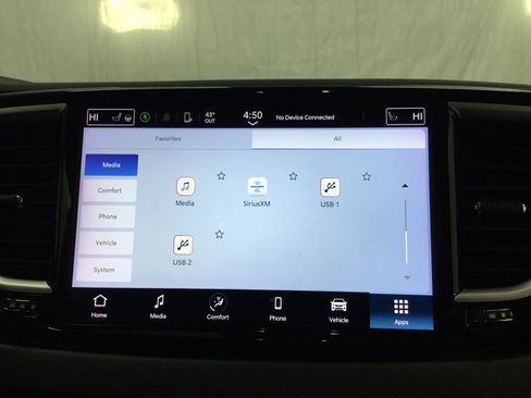 Used 2023 Chrysler Pacifica Touring-L image 29