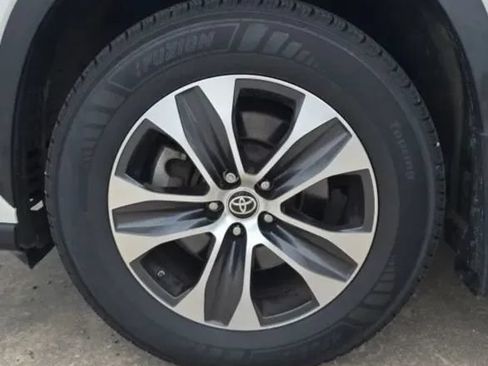 Used 2020 Toyota Highlander XLE AWD/4WD image 60