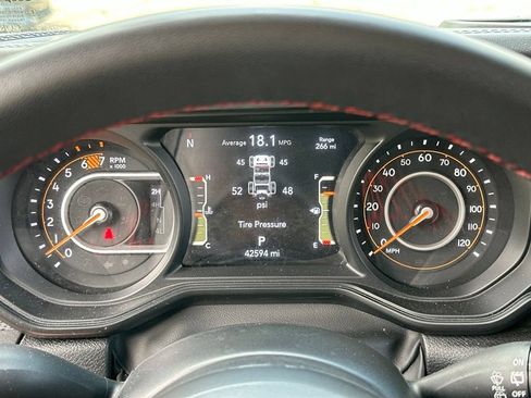 Used 2024 Jeep Wrangler Unlimited Rubicon AWD/4WD image 2