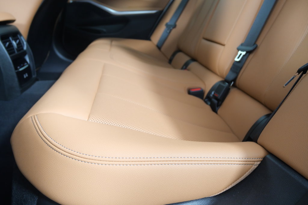 Certified 2025 BMW 330i Sedan RWD image 15