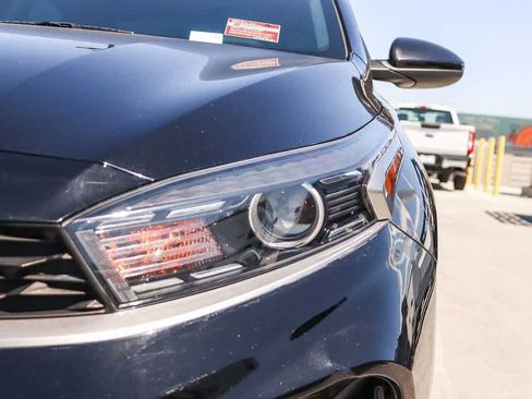 Used 2022 Kia Forte LXS FWD image 7