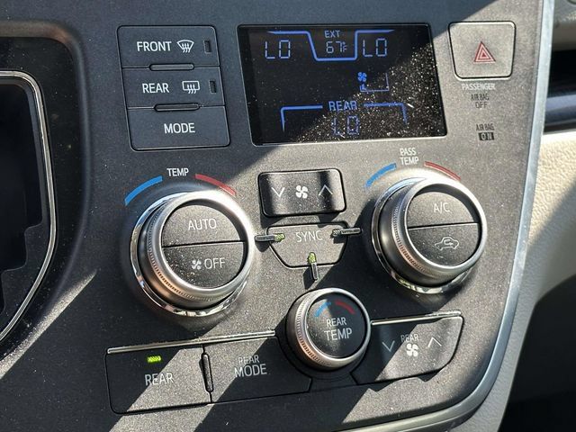 Used 2015 Toyota Sienna XLE Premium FWD image 18
