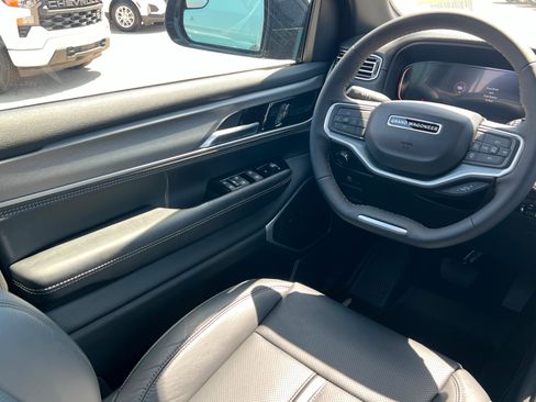 New 2026 Jeep Grand Wagoneer 4WD image 11