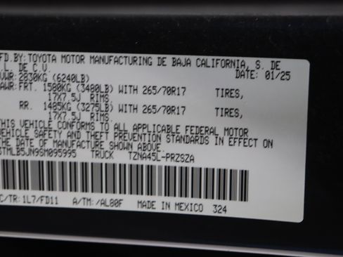 Certified 2025 Toyota Tacoma TRD Off-Road AWD/4WD image 41