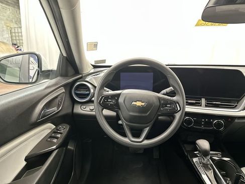Used 2024 Chevrolet Trax LT image 15