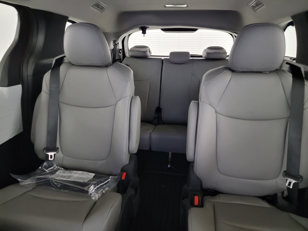 New 2026 Toyota Sienna XLE AWD/4WD image 11