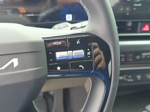 New 2027 Kia Carnival FWD image 31