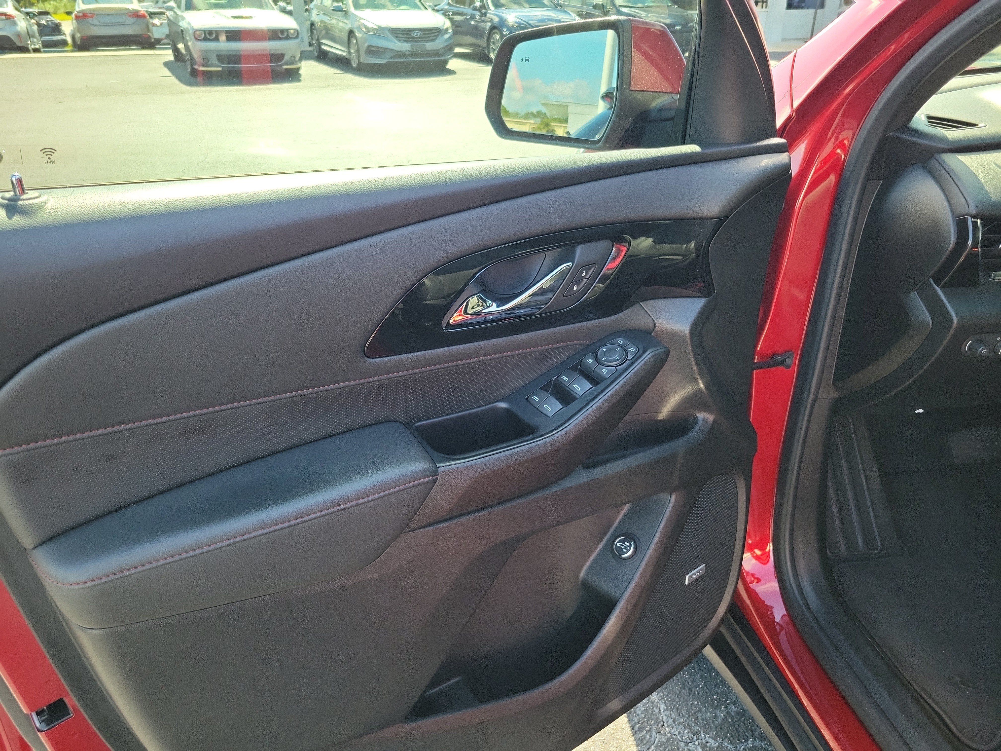 Used 2023 Chevrolet Traverse RS FWD image 18