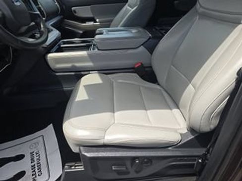 Used 2025 Ford Expedition Active AWD/4WD image 9