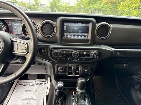 Used 2023 Jeep Gladiator Sport image 17