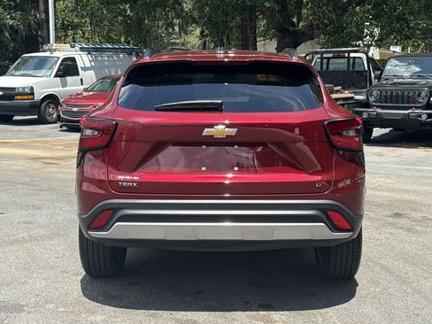 Used 2025 Chevrolet Trax LT FWD image 13