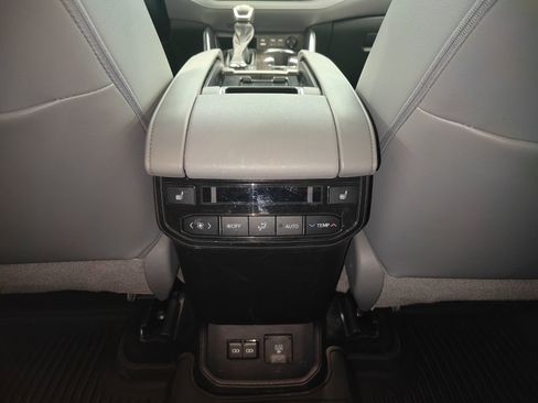 Used 2022 Toyota Highlander Platinum image 34