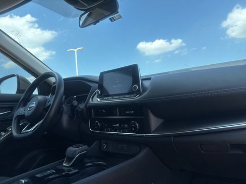 Used 2024 Nissan Rogue SV FWD image 27