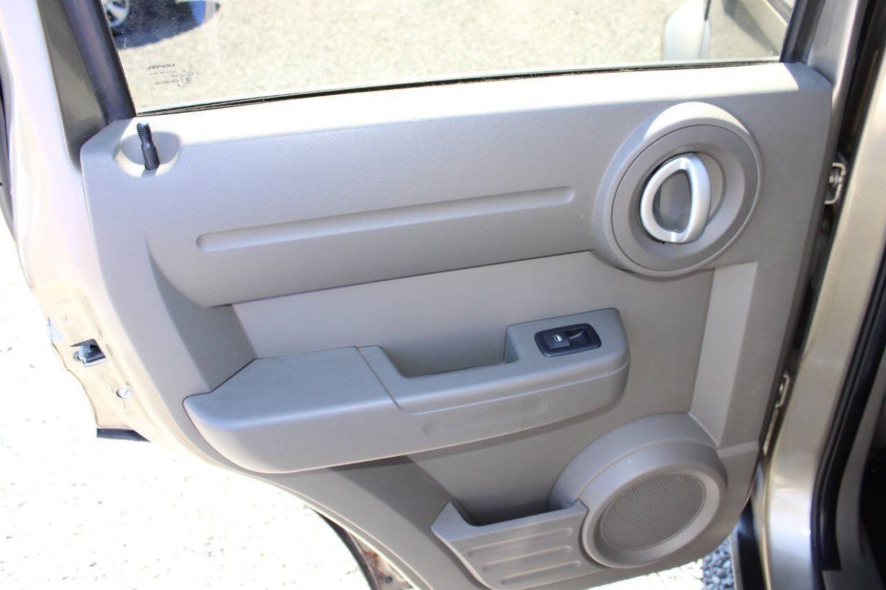 Used 2007 Dodge Nitro SXT AWD/4WD image 21