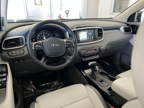 Used 2019 Kia Sorento SX image 28