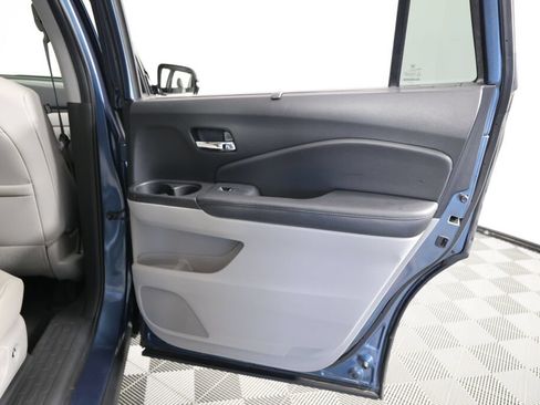 Used 2016 Honda Pilot Touring image 24