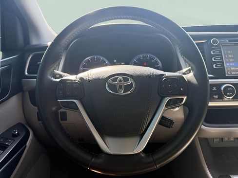 Used 2018 Toyota Highlander XLE AWD/4WD image 14