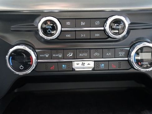 Certified 2021 Ford F150 Lariat w/ Trailer Tow Package AWD/4WD image 15