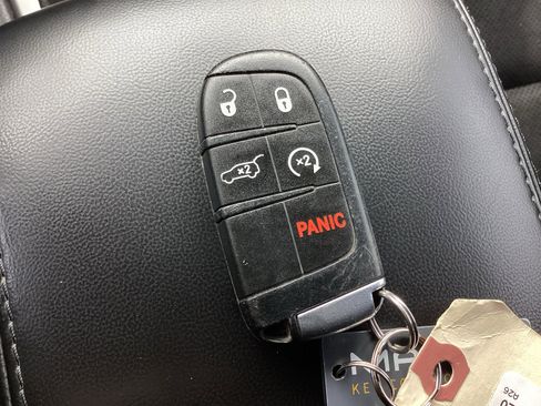 Used 2020 Jeep Grand Cherokee Altitude image 35