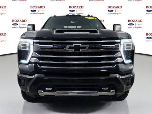Used 2024 Chevrolet Silverado 2500 High Country w/ High Country Premium Package AWD/4WD image 2