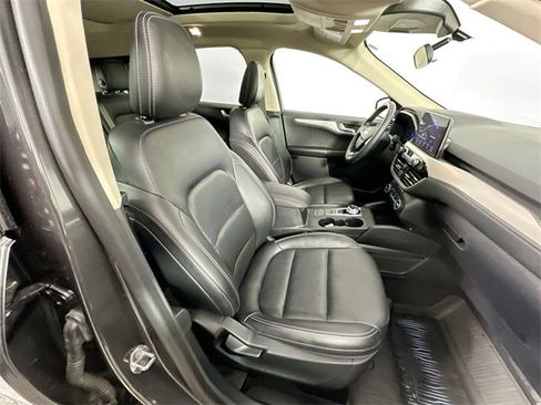 Used 2020 Ford Escape SE Sport image 30