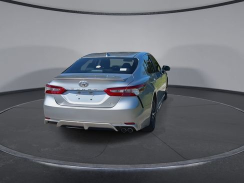 Used 2019 Toyota Camry SE FWD image 7