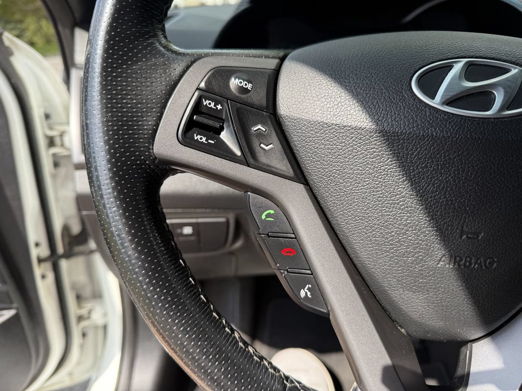 Used 2016 Hyundai Veloster Turbo FWD image 21