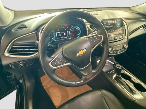 Used 2018 Chevrolet Malibu LT w/ Leather Package image 12