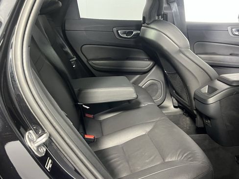 Used 2025 Volvo XC60 B5 Plus image 29