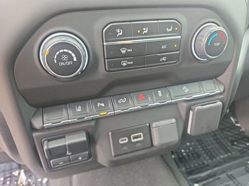 Used 2025 Chevrolet Silverado 2500 Custom w/ Custom Value Package image 9