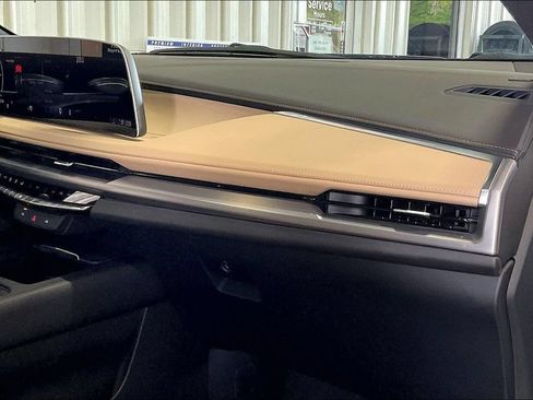 Used 2025 Cadillac XT4 Premium Luxury FWD image 23