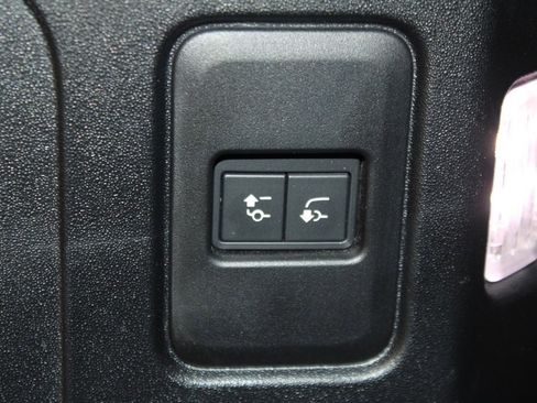 Certified 2024 Land Rover Defender 130 V8 image 39