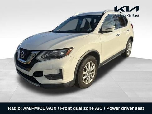 Used 2017 Nissan Rogue SV image 1