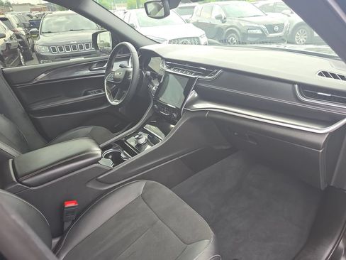 Used 2023 Jeep Grand Cherokee Altitude AWD/4WD image 23